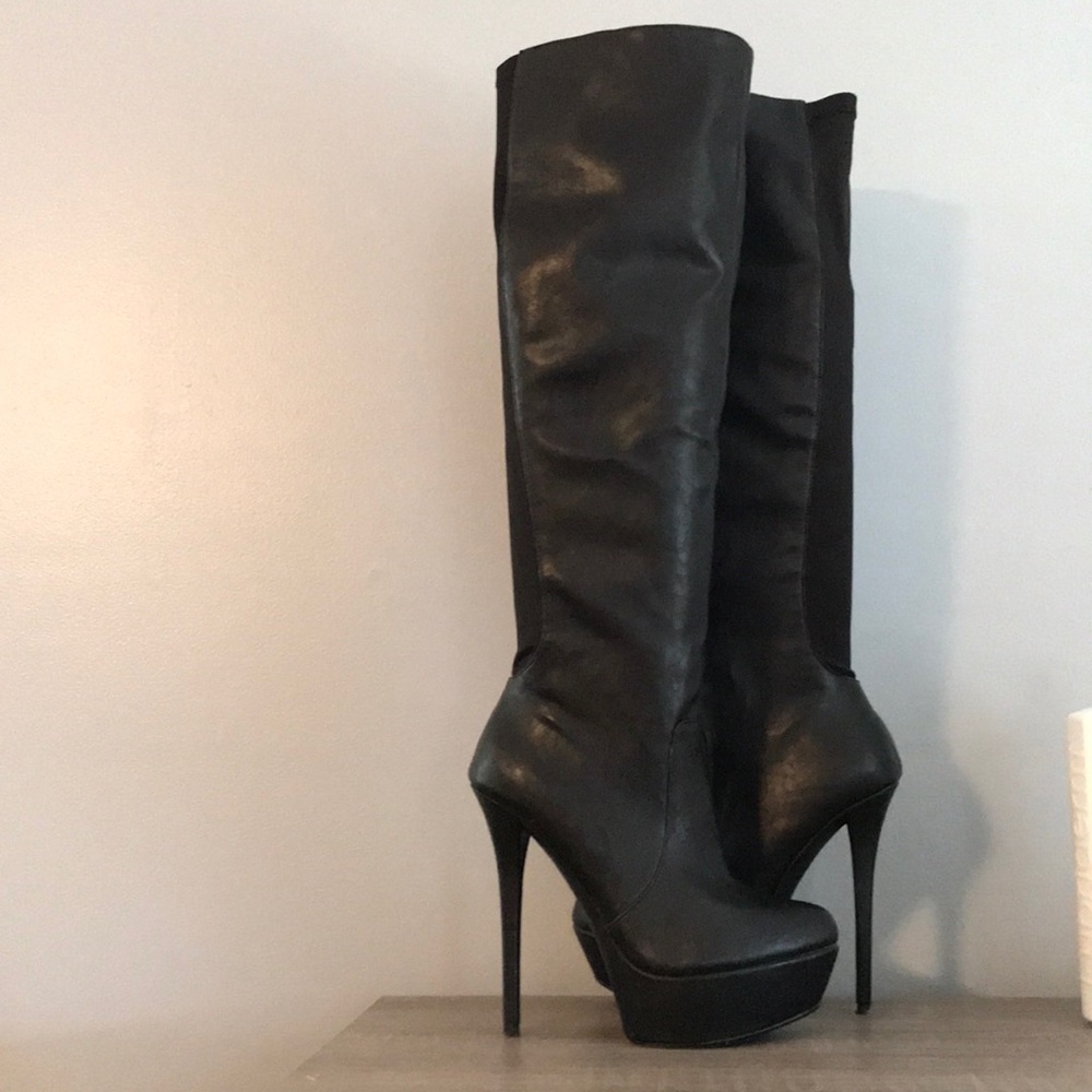 Heeled platform boots